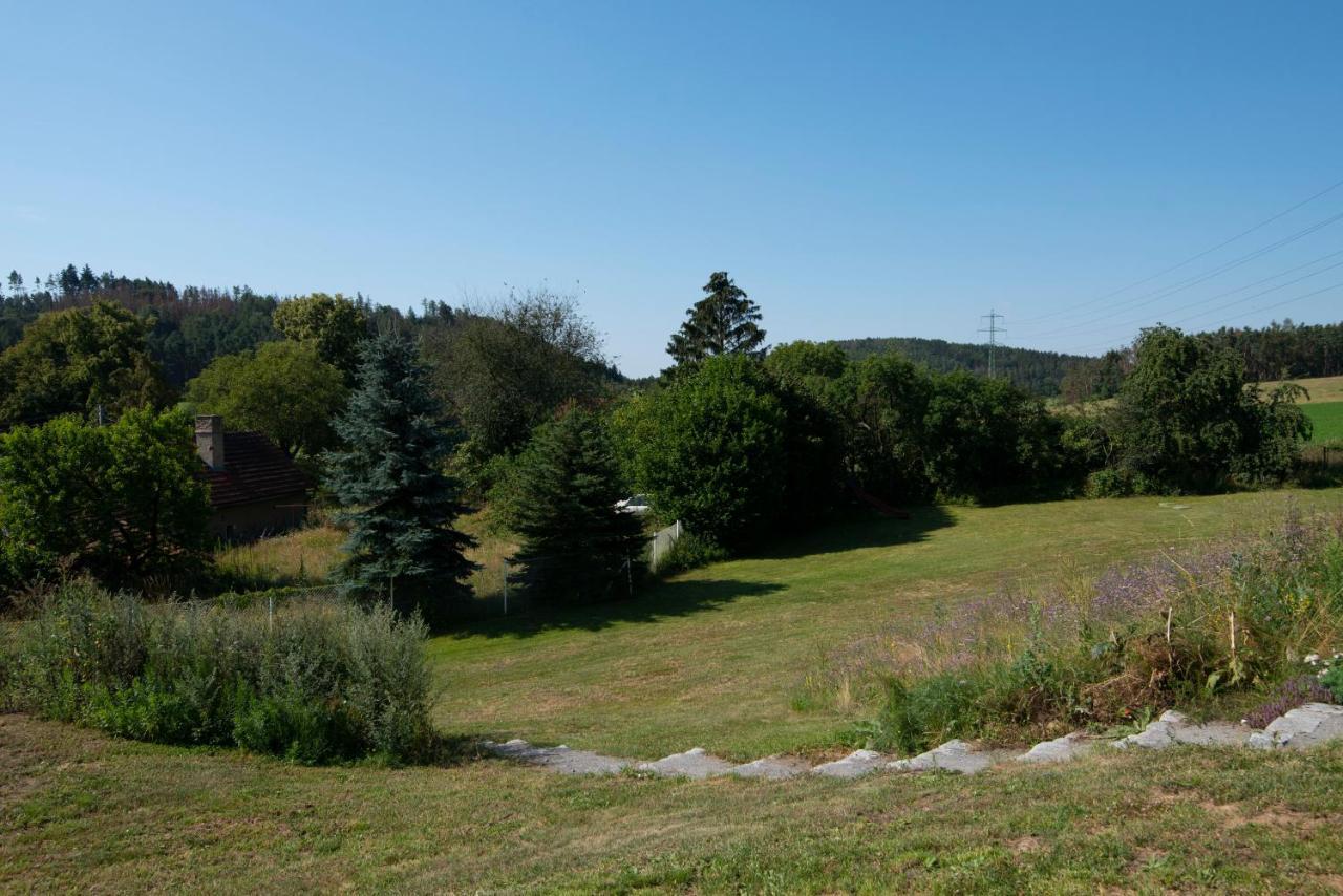 Wellness Bungalov - Vodni Nadrz Slapy - 40Km Od Prahy Necin Exterior foto