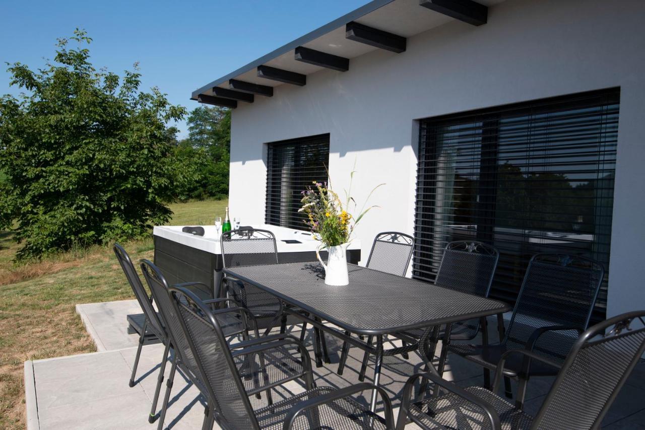 Wellness Bungalov - Vodni Nadrz Slapy - 40Km Od Prahy Necin Exterior foto